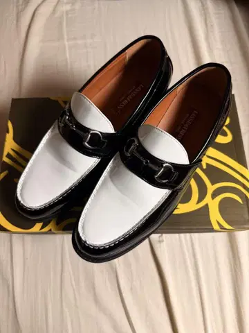 LASSU&FRISS 화이트 블랙 로퍼