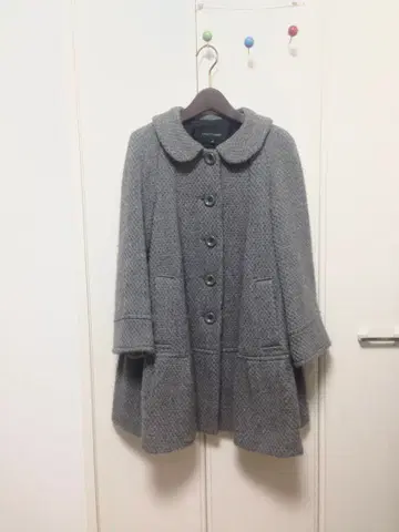 질스튜어트 둥근 카라 롱 코트 프릴 그레이