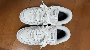 PUMA 화이트 스니커즈 고무 밑창