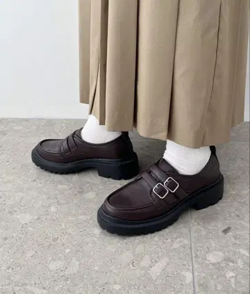 오리엔탈 트래픽 더블 벨트 통굽 신발