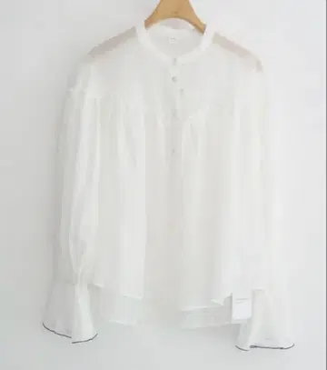 미사용 새상품 IENA 린넨 혼방 시어 블라우스 프릴 화이트 긴팔 이에나