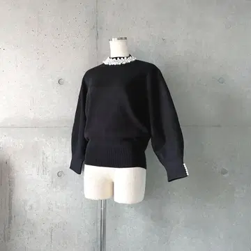 택 포함 새상품 펄 옷깃 펄 소매 통통 슬리브 니트 풀오버 블랙