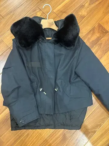 블랙 퍼 옷깃 숏 다운 자켓