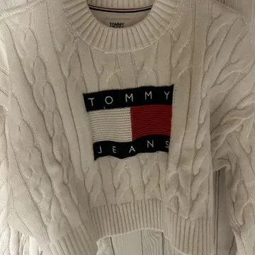 TOMMY JEANS 케이블 짜임 스웨터