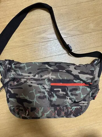 Nike 카모 패턴 메신저 백