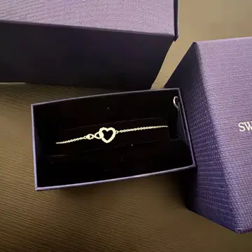 Swarovski 하트형 참 팔찌