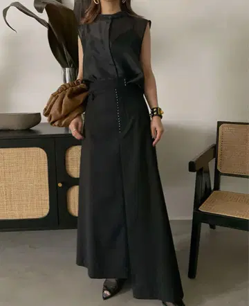 AMERI MEDI ASYMMETRY STITCH SKIRT