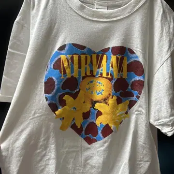 NIRVANA 하트형 그래픽 T셔츠