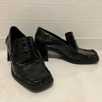 자라 ZARA 악어 엠보싱 청키힐 로퍼 통굽