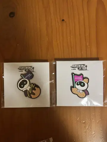 RUNSOKJIN EP.TOUR 핀 배지 2개 세트