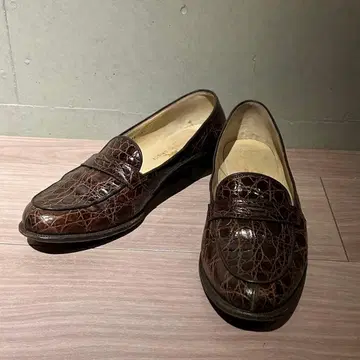 브라운 가죽 로퍼 크로커다일 패턴