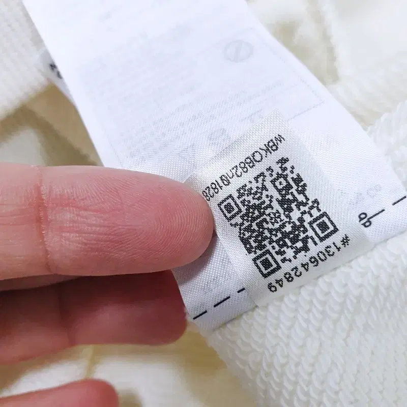 아디다스 빅 와펜로고 맨투맨