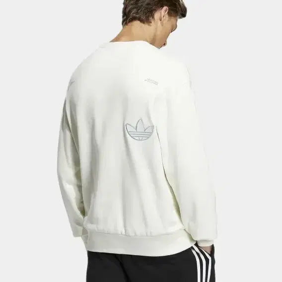 아디다스 빅 와펜로고 맨투맨