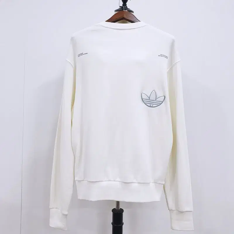 아디다스 빅 와펜로고 맨투맨