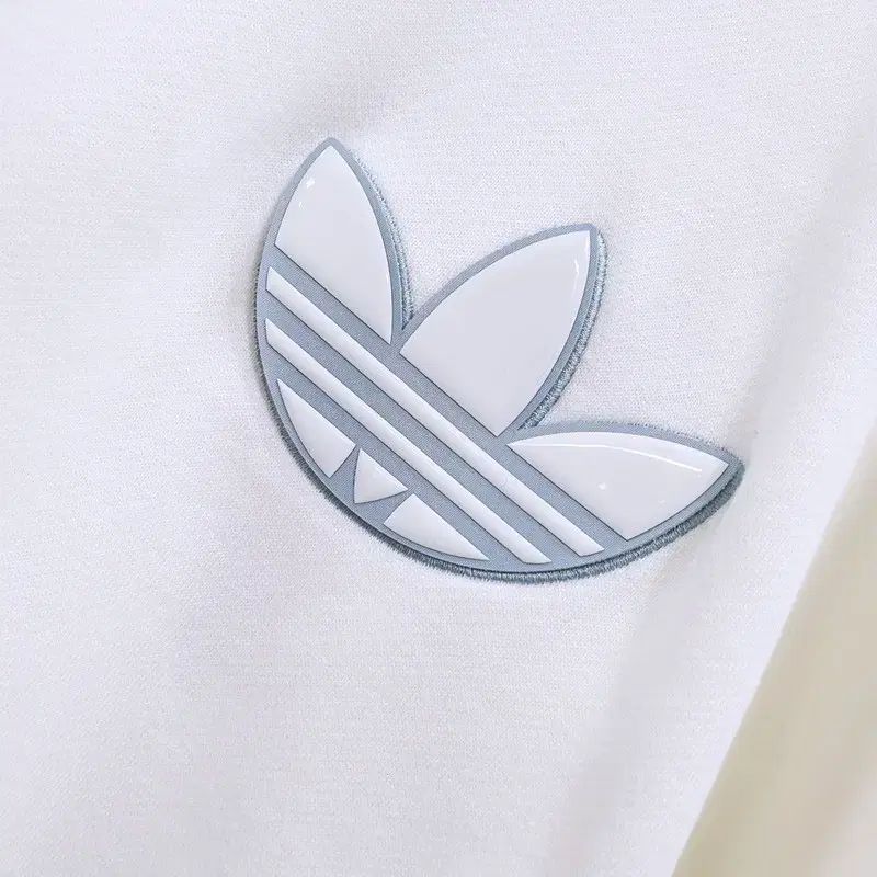 아디다스 빅 와펜로고 맨투맨