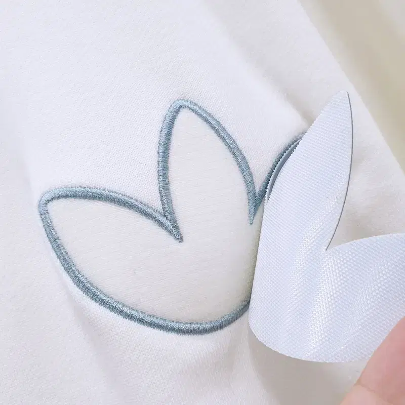 아디다스 빅 와펜로고 맨투맨