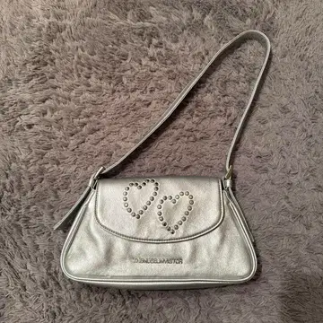 THE MUSEUM VISITOR 실버 핸드백