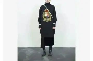 soe READY TO WEAR 니트 원피스 크레스트 디자인