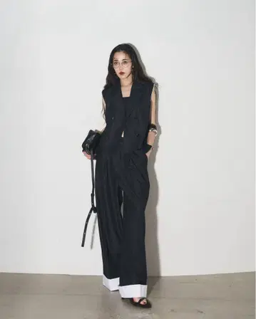 [ ANDREA&Co ] 블랙 슬리브리스 자켓 팬츠 셋업