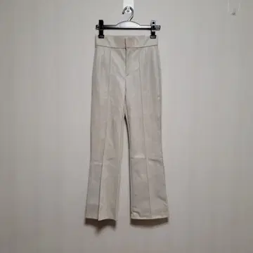 [ 새상품 ] ZARA 아이보리 가죽 플레어 팬츠 XS 아이보리