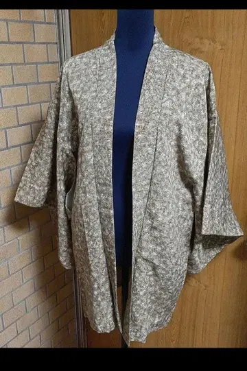 순수 실크 겉옷입니다