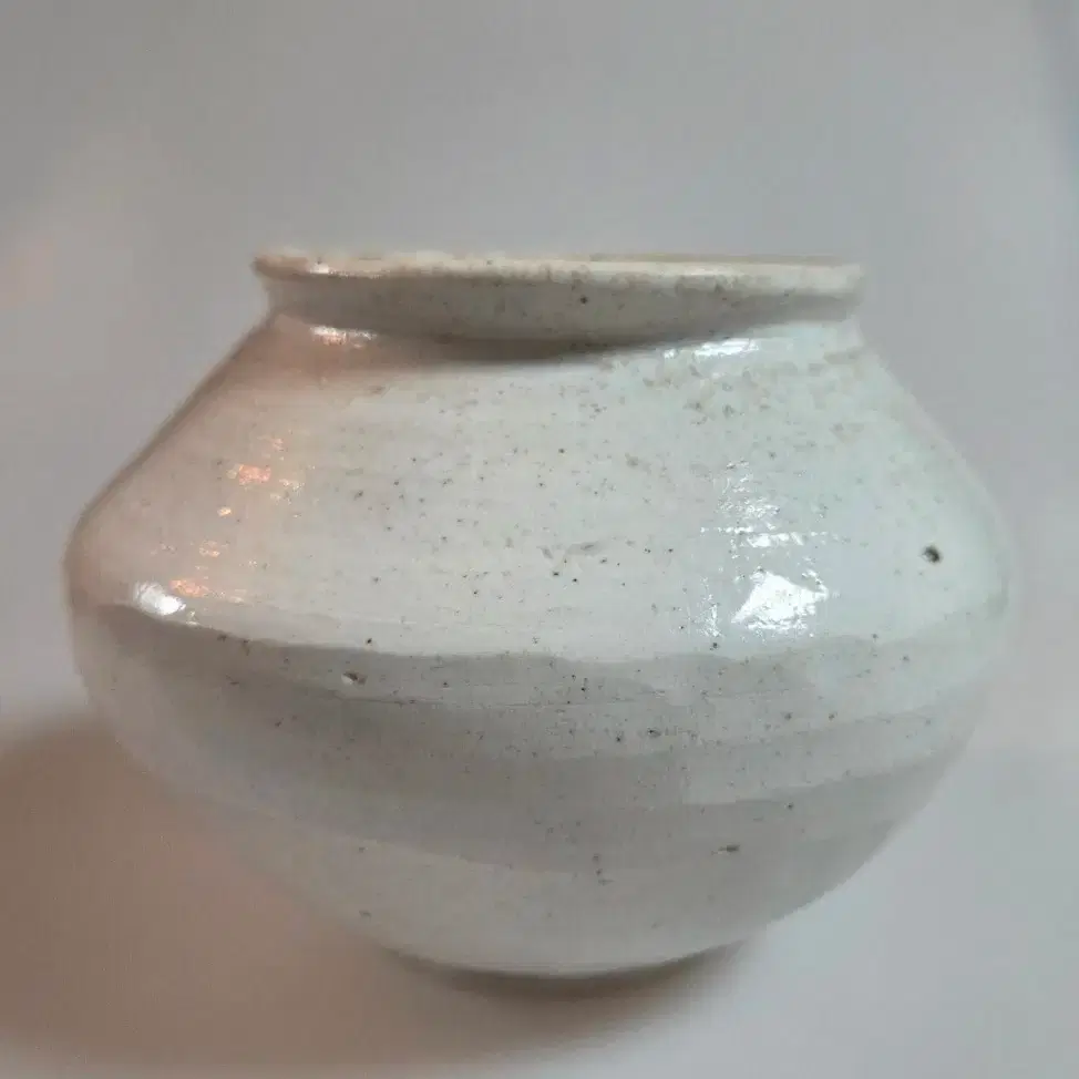 High-grade pottery Joseon Dynasty wavy pattern blue pine white porcelain jar