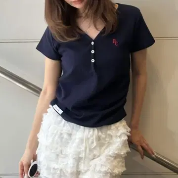 레이 캐신 V넥 헨리 가슴 자수 반팔 티셔츠