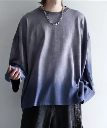 그라데이션 긴팔 티셔츠