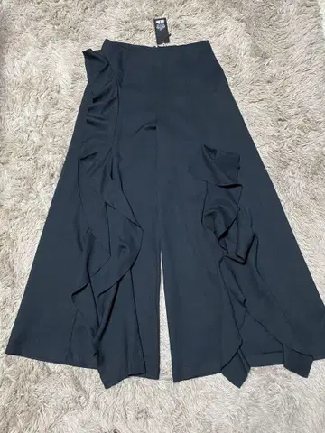 새상품 FAVLUX fashion 프릴 와이드 팬츠 M 블랙