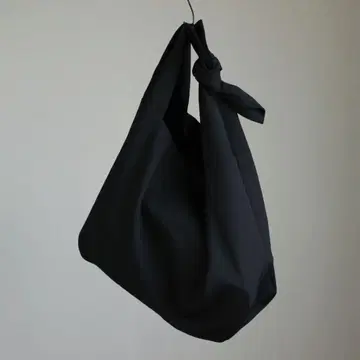 Dulcamara 블랙 매듭 토트백 / 요소이키 토트백
