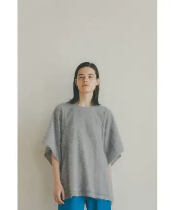 CLANE FLUFFY FRINGE TOPS 그레이