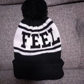 아무로 나미에 moussy 폼폼 포함 니트 모자 FEEL 블랙 화이트