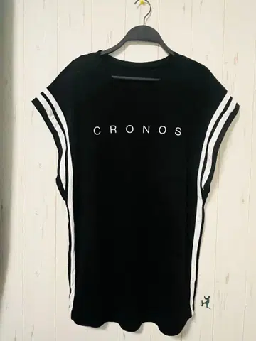 CRONOS 블랙 슬리브리스 탱크탑