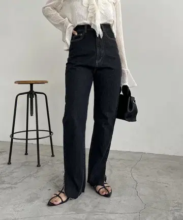 CAPRICIEUX LE'MAGE 밑단 슬릿 슬림 스트레이트 데님