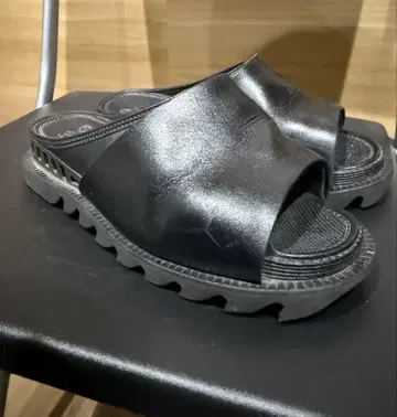 Bench / BENSAN 블랙 가죽 샤크 밑창 통굽 샌들 L 사이즈