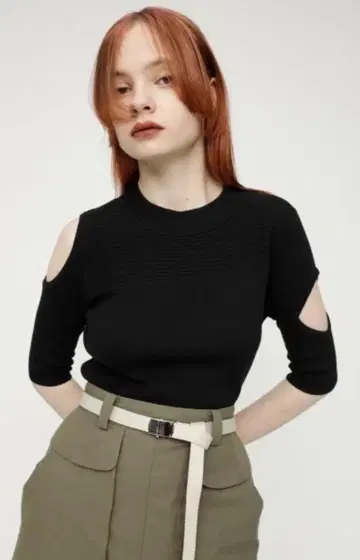 SLY CUT OUT H/N TOPS 하이넥 상의