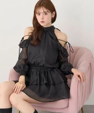 NICE CLAUP 암홀 민소매 미니 원피스 블랙