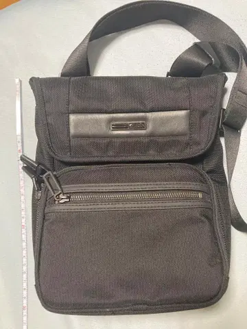 ZERO HALLIBURTON 숄더백