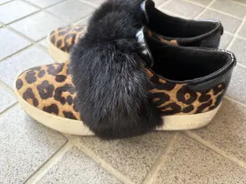 MICHAEL KORS 레오파드 무늬 퍼 포함 슬립온