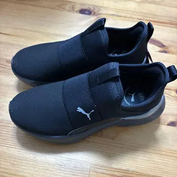 PUMA 소프트라이드 스니커즈 블랙 31129802