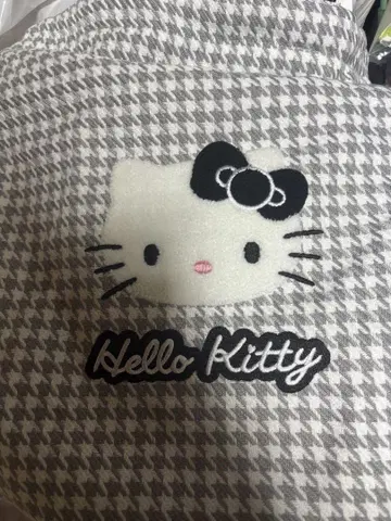 헬로 키티 체크 무늬 토트백 훼미리마트