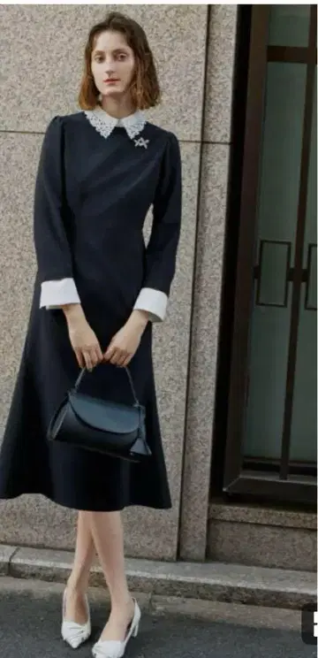 자수 칼라 타이트 원피스 셀포드
