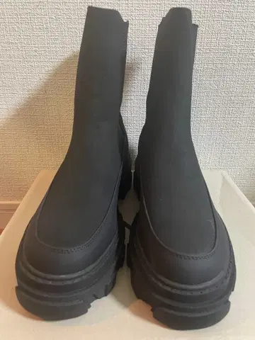 신상 블랙 사이드 고어 부츠 통굽