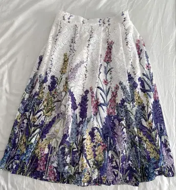 tocco closet 라벤더 플레어 스커트 꽃무늬 화이트
