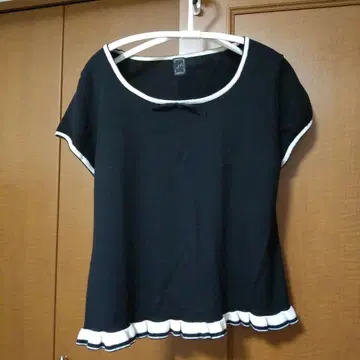 니트 반팔 블랙 반팔 상의 프릴