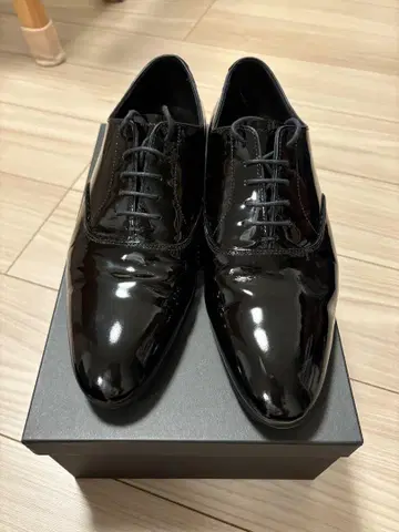 URBANE 플레인 투 페이턴트 블랙 25.5cm
