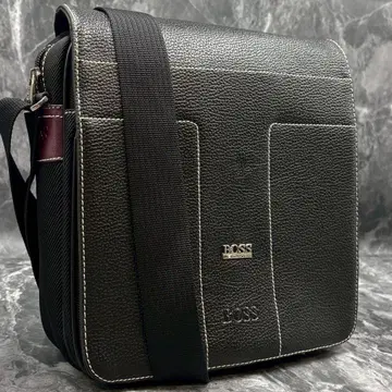새상품급 레어 최근 모델 HUGO BOSS 남성용 메신저 백 주름 가죽