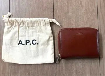 [ A.P.C. ] 이단 접이식 지갑 브라운