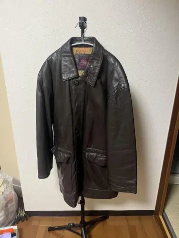 다크 브라운 가죽 자켓