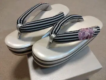 통굽 조리 화이트 블랙 스트라이프 보라색 꽃 자수 성인식
